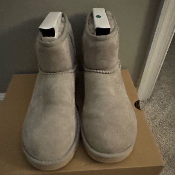 Ugg boots in Goat - Picture 5 of 7